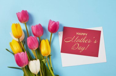 Renkli laleler ve Anneler Günü Kartı