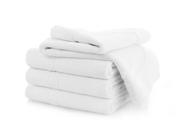 白い背景に折り畳まれた白い綿タオルのスタック — ストック写真