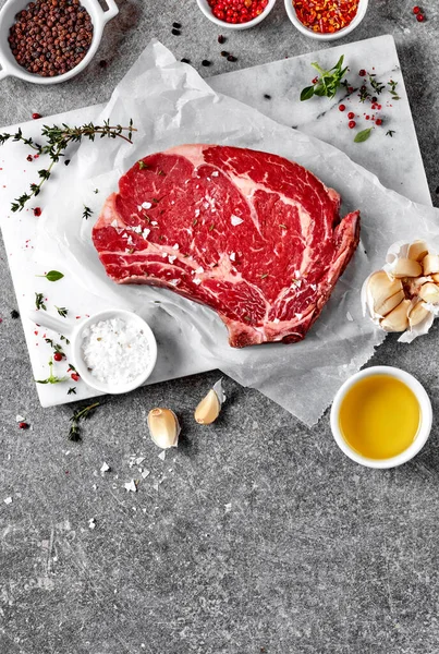 Tomahawk Steak Fűszerekkel — Stock Fotó