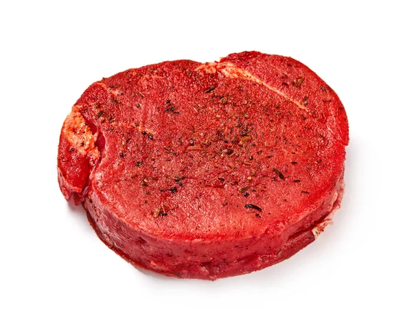 Hovězí Syrový Steak Bílém Pozadí — Stock fotografie