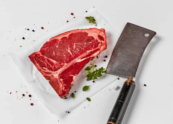 Csontos Steak Borssal Papíron — Stock Fotó