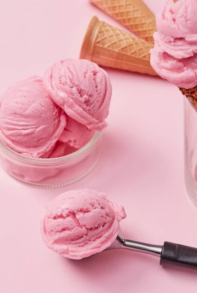 Морозиво Рожевому Фоні — стокове фото