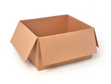 beyaz arkaplanda karton kutu açık