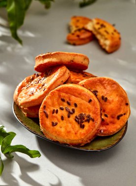 Ev yapımı gri kurabiyeler.