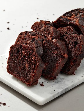 Kakaolu tatlı ekmek ve siyah çikolata