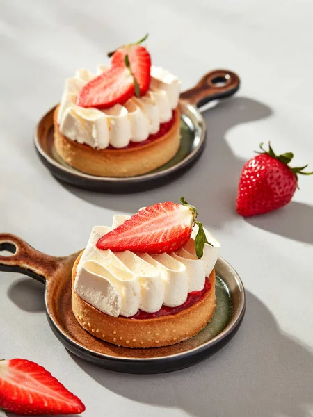 Çilekli tatlı tart