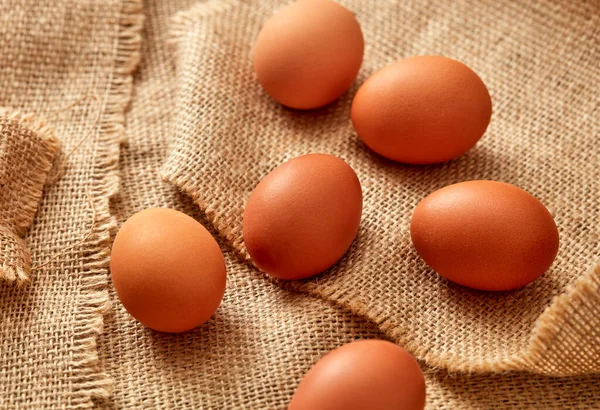 Huevos Marrones Arpillera — Foto de Stock