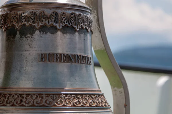 Şehirdeki eski ahşap kilise.