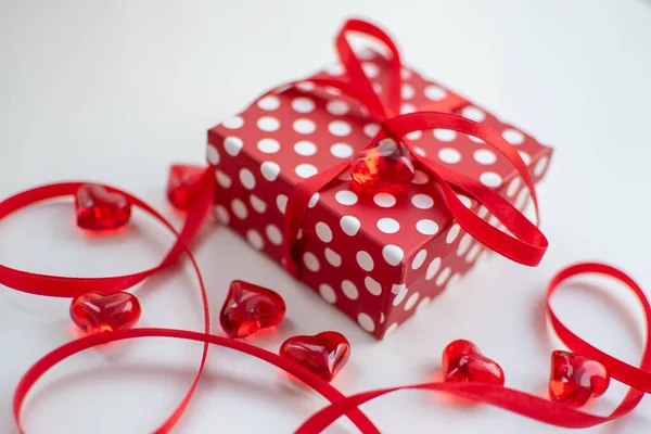 Red Gift Box White Polka Dots Ribbon Valentine Day — Fotografia de Stock