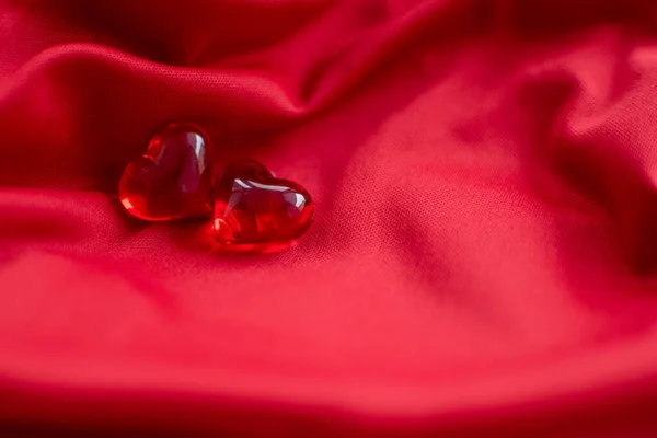 Два Сердца Красном Фоне — стоковое фото