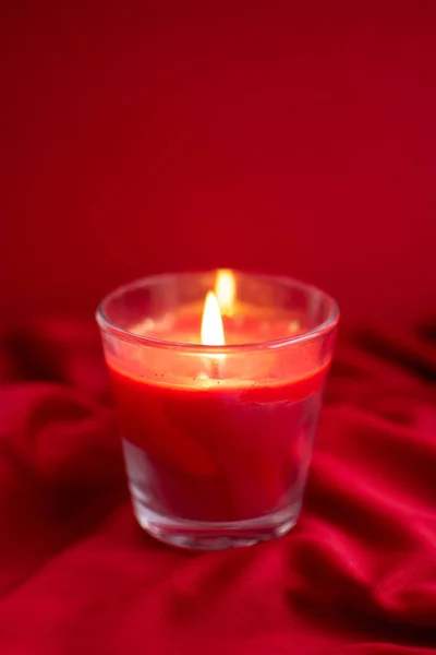 Червона Свічка Червоному Тлі — стокове фото