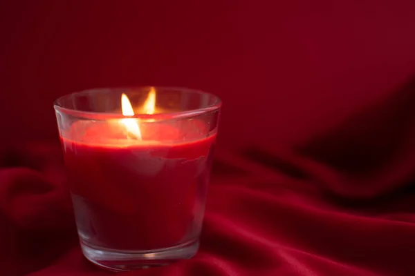 Червона Свічка Червоному Тлі — стокове фото