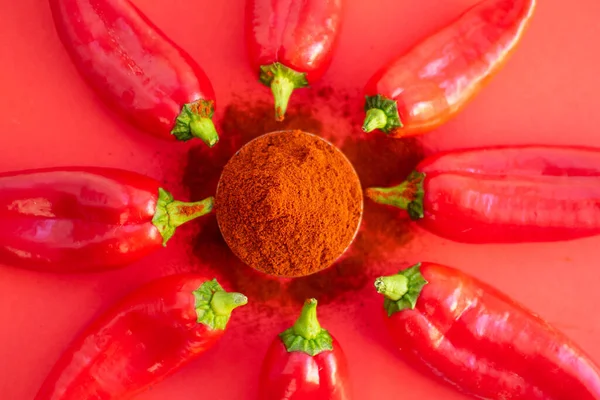 Röd Chilipeppar Med Chilipulver — Stockfoto