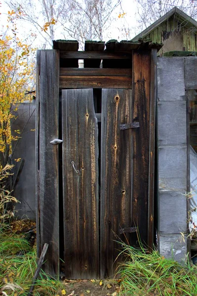 Toalett Vid Deras Sommarstuga Främre Och Bakre Bakgrund Suddig — Stockfoto