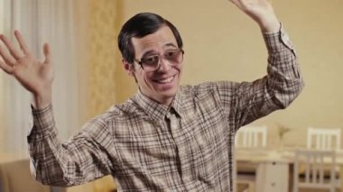 Odada dans eden inek.