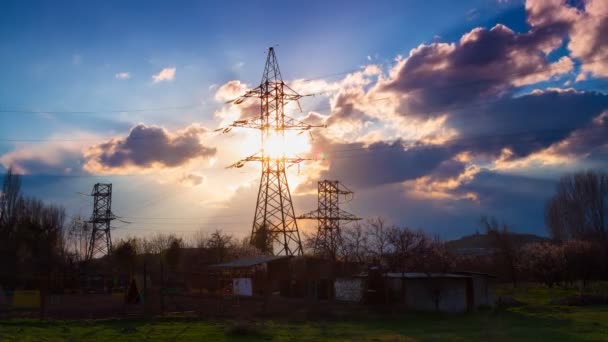 Silueta Timelapse de estructura de poste eléctrico de alto voltaje — Vídeo de stock