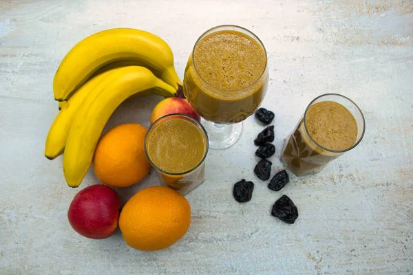 Smoothie Fructe Pahare Fructe Masă Închidere Vedere Sus — Fotografie, imagine de stoc