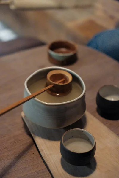 中国の米酒と竹スプーン — ストック写真