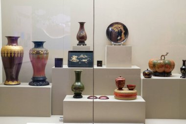 Müze vitrinindeki koleksiyon.