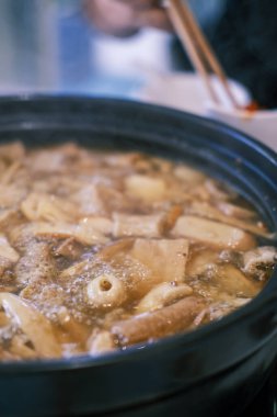 Güveçte mantar çorbası