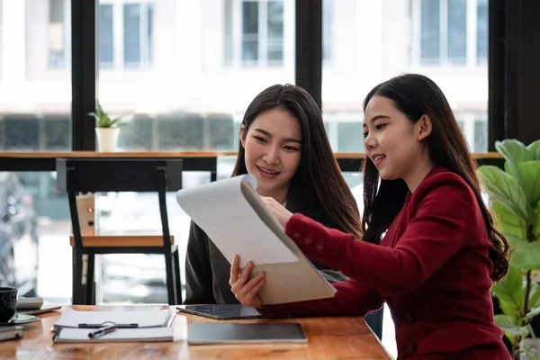 Business People Planning Strategy Analysis from financial document report, two asian female working together at office — Foto de Stock