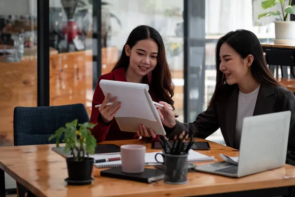 Business People Planning Strategy Analysis from financial document report, two asian female working together at office — Foto de Stock