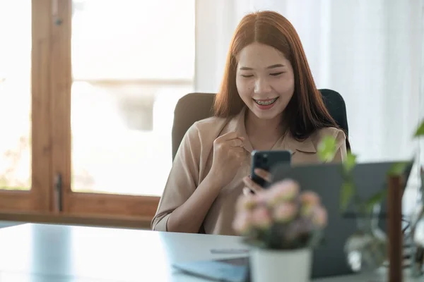 Portrait of cheerful asian woman are happy while using smartphone for video call. business concept — стоковое фото