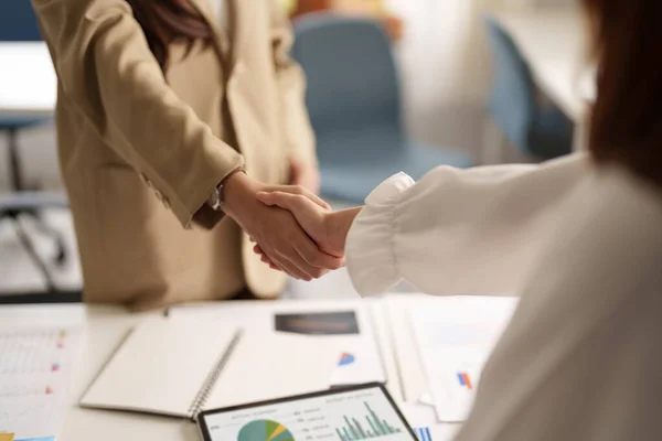 Negotiating business,Image of businesswomen Handshaking,happy with work,the woman she is enjoying with her workmate,Handshake Gesturing People Connection Deal Concept — Stock Photo, Image