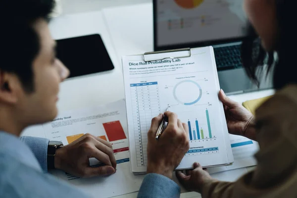 Business People Meeting to analyse and discuss and brainstorming the financial report chart data in office Financial advisor teamwork and accounting close up concept. — Stock Photo, Image
