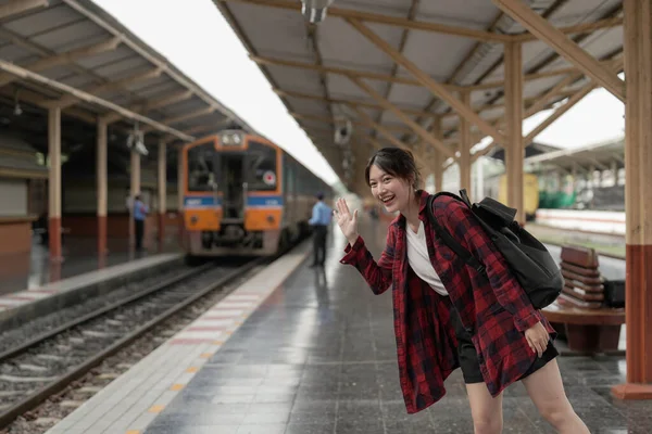 Happy asia woman traveller feeling happiness before go to travel at the train station, summer travel and lifestyle concept — Photo