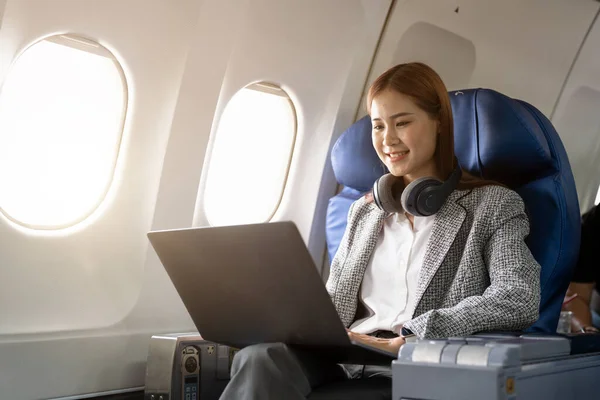 Asian Young Woman Wearing Headphone Using Laptop Sitting Windows First — Stock Photo, Image