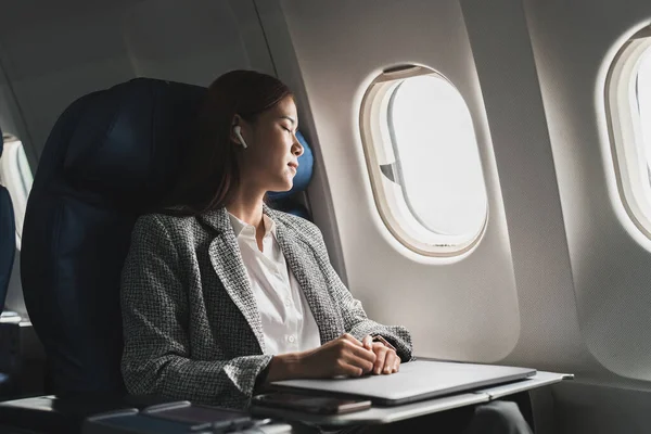 Tired Business Asian Lady Napping Seat While Traveling Airplane Commercial — Stock Photo, Image