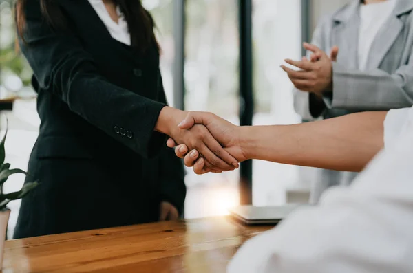 Millennial Businessmen Colleagues Shaking Hands Meeting Office Diverse Enterpreneurs Striking — Foto Stock