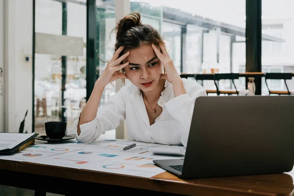 Tired Mixed Race Business Woman Headache Office Feeling Sick Work — Stockfoto