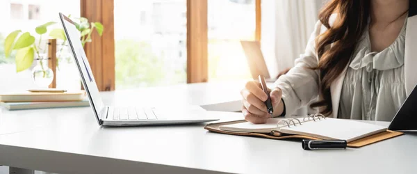 Close Young Woman Hand Taking Notes Laptop Table Office — 图库照片