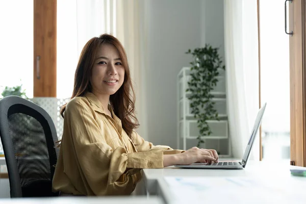 Portrait Smiling Young Asian Female Accountant Working Laptop Computer Office — стоковое фото