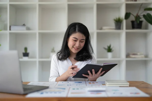Business Asian Female Working Laptop Conputer Home Office — ストック写真