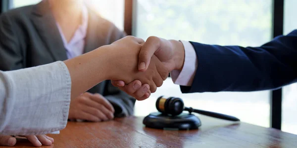 Business People Shaking Hand Seal Deal His Partner Lawyers Attorneys — Foto Stock