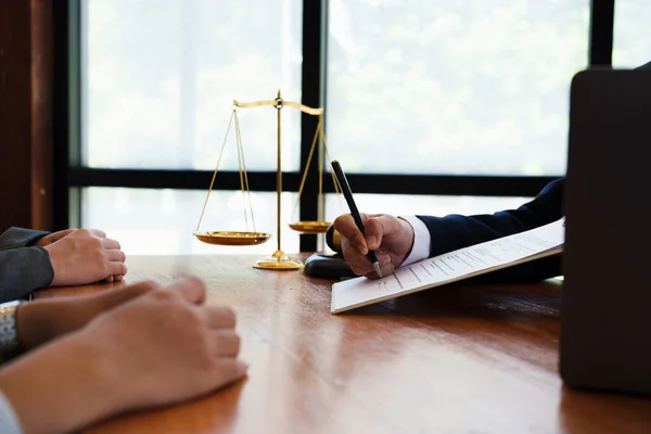 Hand Business Man Using Index Finger Let Customer Sign Contract — Stok fotoğraf