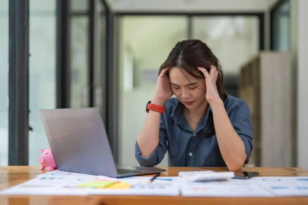 Headache Tired Stressed Financial Problems Desk Professional Female Accountant Accounting — Stock Photo, Image