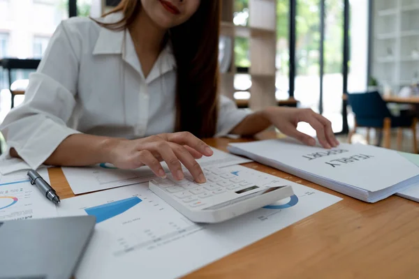 Asian Female Accountant Banker Making Calculations Savings Finances Economy Concept — Fotografie, imagine de stoc