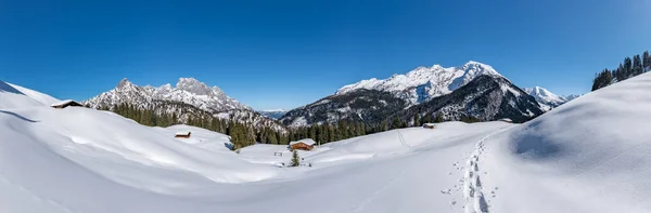 Панорама вкритого снігом Літцальма, Пінцгау, Земля Зальцбургера, Австрія. — стокове фото