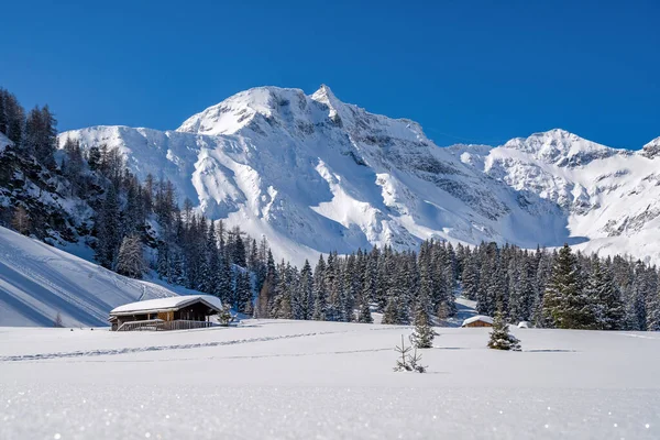 Idyllic wooden hut in a snow-covered alpine landscape, Rauris, Salzburger Land, Austria — стокове фото