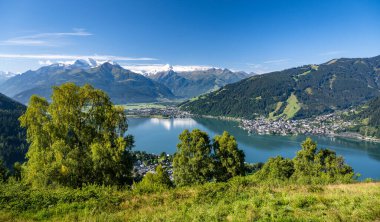 Zell Gölü ve karla kaplı Kitzsteinhorn, Zell am See, Avusturya, Avrupa