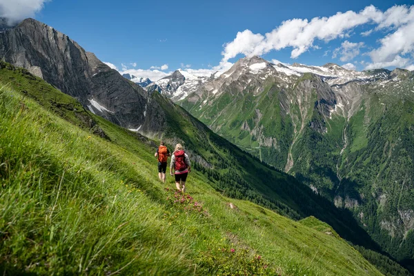 Couple Hiking Mountain Trail Hohe Tauern Kaprun Salzburger Land Austria — ストック写真