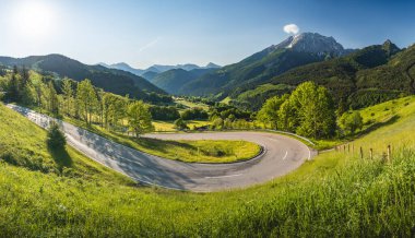 Berchtesgaden 'de Ramsau ve Bischofswiesen, Ramsau, Berchtesgaden, Almanya ve Avrupa arasında etkileyici bir dağ yolu var.