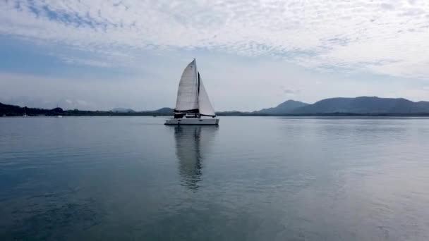 Sailing Catamaran Sails Raised Distance Tropical Sea Approaching Closer — стоковое видео