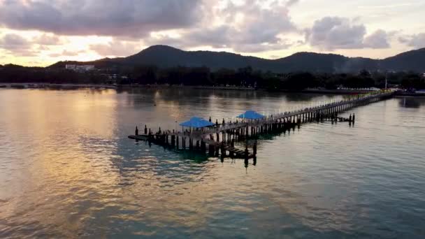 Molo Jihu Phuketu Při Západu Slunce Davy Lidí Chodí Tržišti — Stock video