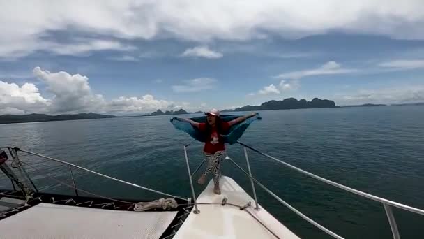 Thai Girl Posing Bow Sailing Catamaran Boat Trip — стокове відео
