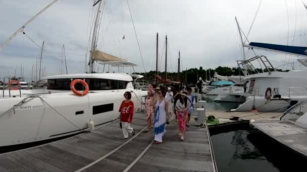 Phuket Thailand June 2021 Asian Tourists Walk Pier Yacht Marina — Stock Video